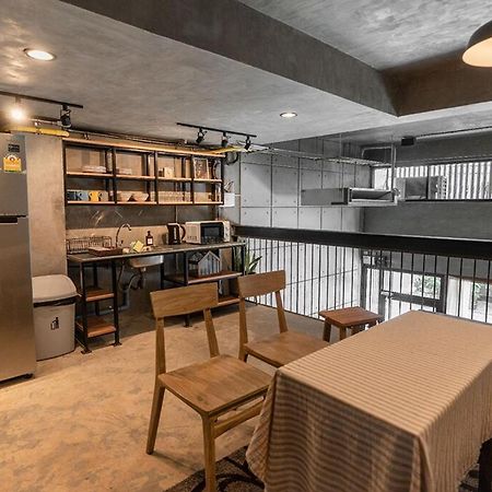 Once In A Blue Moon Cafe And Hostel Chiang Mai Extérieur photo