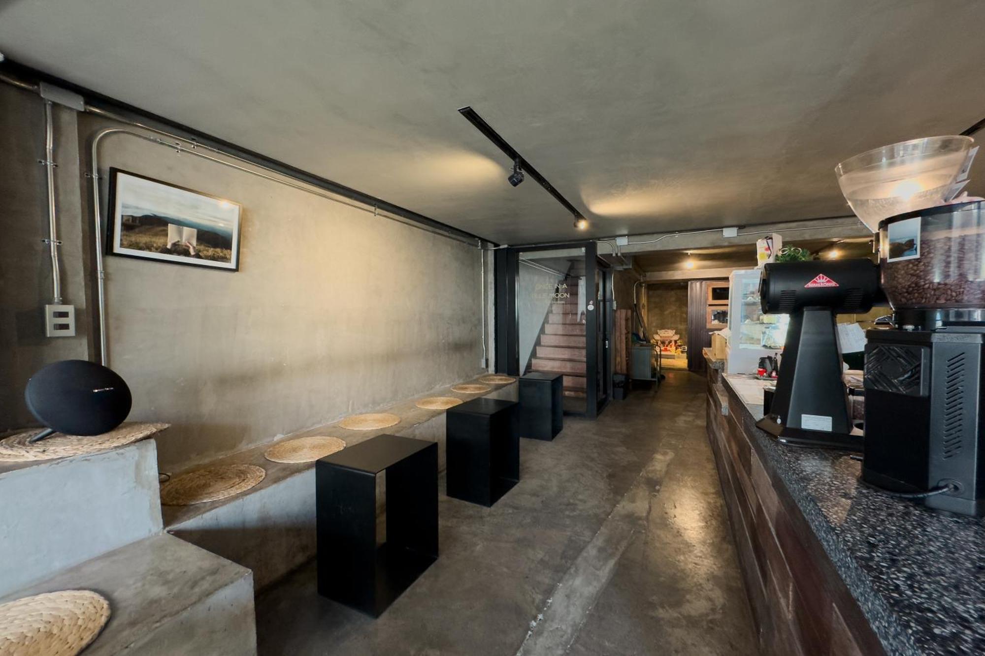 Once In A Blue Moon Cafe And Hostel Chiang Mai Extérieur photo